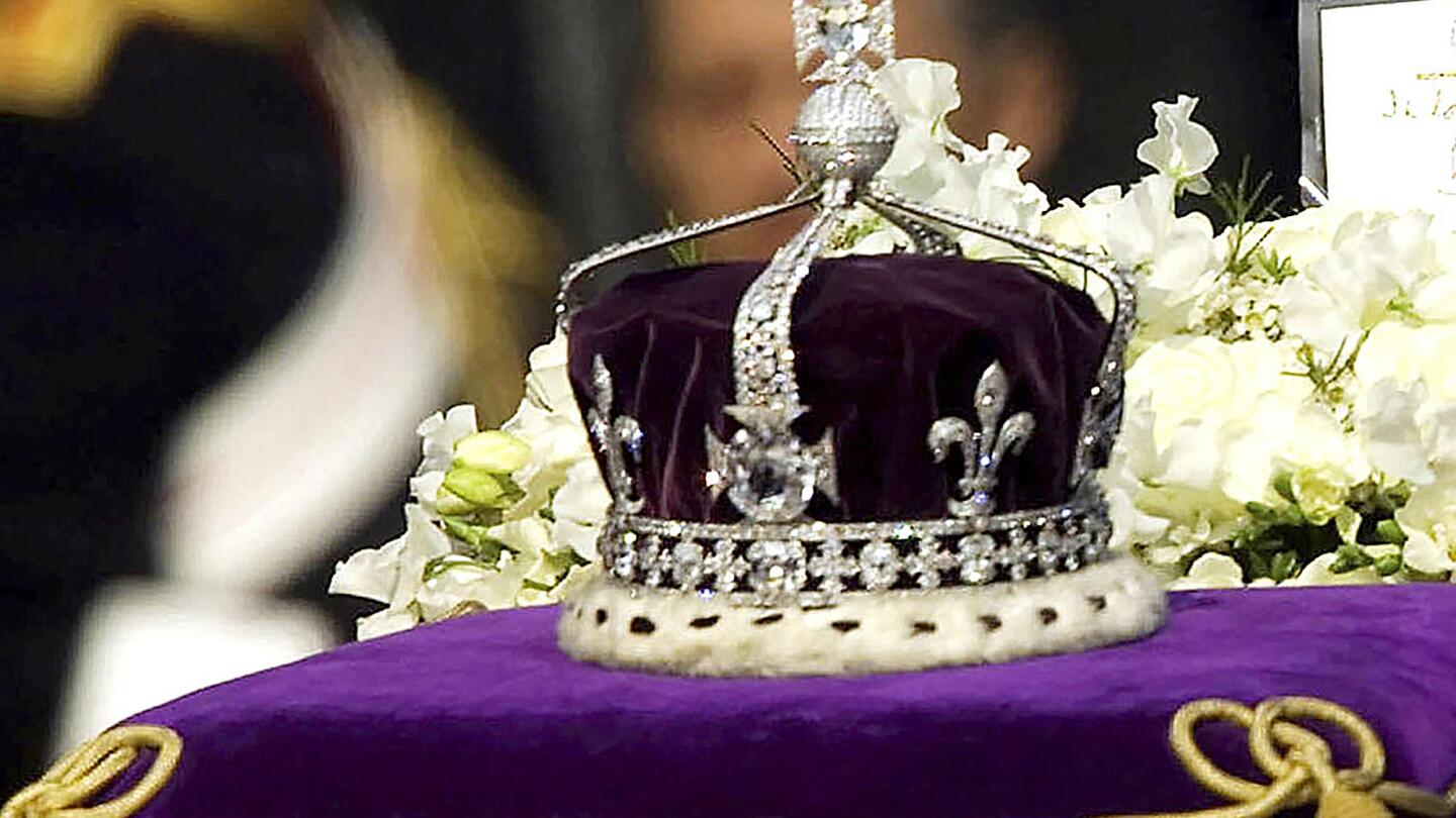 Queen elizabeth crown best sale with kohinoor diamond